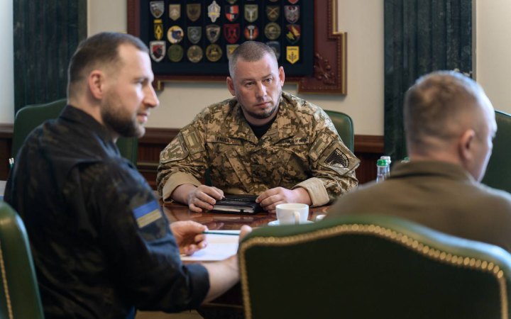 Зеленський провів наради з головкомом, СБУ і Секретарем РНБО щодо потреб фронту 