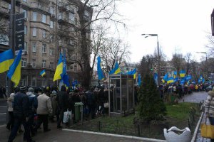 Под парламентом собрались сторонники Партии регионов