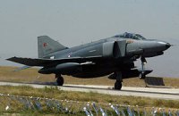 Турция заявила о потере связи с истребителем у сирийской границы