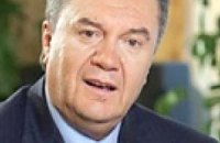 Янукович "тепло и искренне" поздравил Медведева