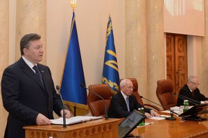 Янукович раскритиковал местные власти за отсутствие рекламы регионов