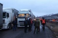 Кабмін доручив виробити реакцію на громадянську блокаду фур із РФ