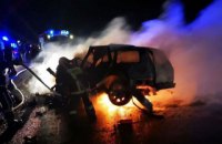 Через ДТП біля Чернівців загорівся автомобіль, загинули двоє дорослих і дитина