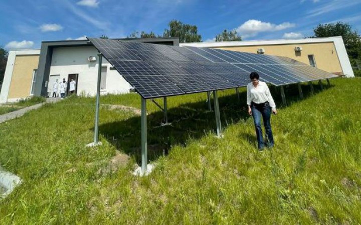 У лікарні в Бородянці встановили сонячні панелі від Ілона Маска
