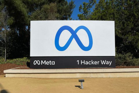 Переименованный Facebook получил иск на $100 млрд