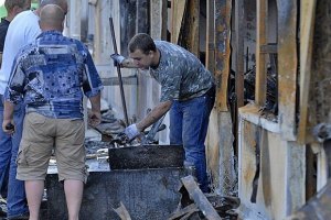 Власть отказалась помагать погорельцам многоэтажки в центре Киева