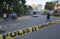 В Турции при взрыве полицейского автобуса пострадали 12 человек 