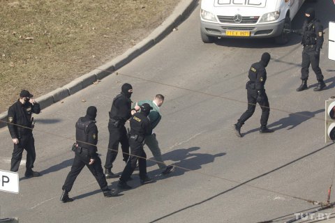 В Беларуси задержали более 70 участников празднования Дня Свободы - правозащитники