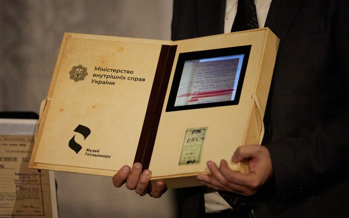 МВС передало у музей Голодомору 1022 архівні справи періоду геноциду українців у 1932-1933 роках