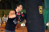 Чемпіон світу в напівважкій вазі тренуватиметься з Кличком