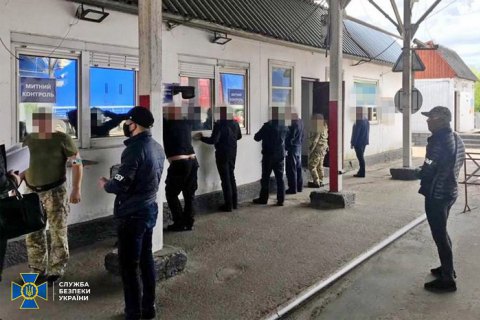 На Волыни разоблачили должностных лиц ГПСУ, помогавших ввозить в Украину "евробляхи"