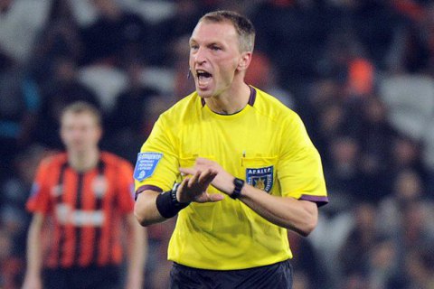 ФФУ вводить офіцерів з безпеки і бере арбітрів на зарплату