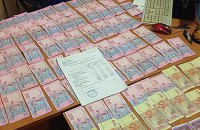 Поліція затримала бізнесмена за дачу хабара голові селищної ради в Донецькій області