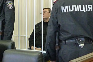 Луценко: я защищаюсь тем, что у меня осталось