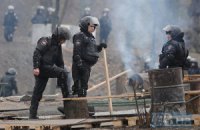 Силовики вернулись к баррикадам на Грушевского