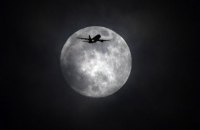 NASA объявило конкурс среди частных компаний, которые бы полетели на Луну и привезли образцы пыли и грунта