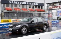 Седан Infiniti M35h попал в Книгу рекордов Гиннеса