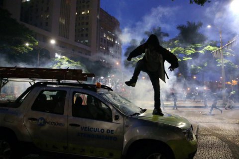На улицы Бразилии в пятницу вышли около 40 млн протестующих