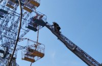 Семь человек застряли на колесе обозрения в Каменце-Подольском