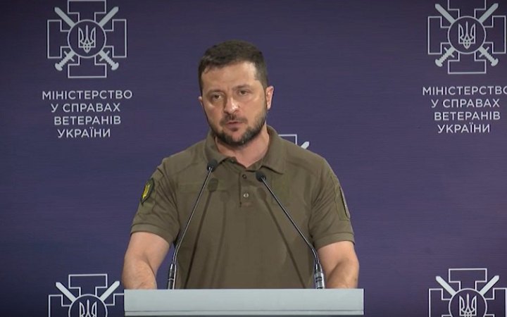 Зеленський: зараз близько мільйона людей захищають Україну