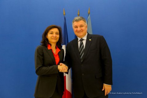 Аваков подписал второй этап договора с Францией на поставку вертолетов для МВД