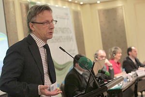 Украинцам советуют хранить деньги в гривнах