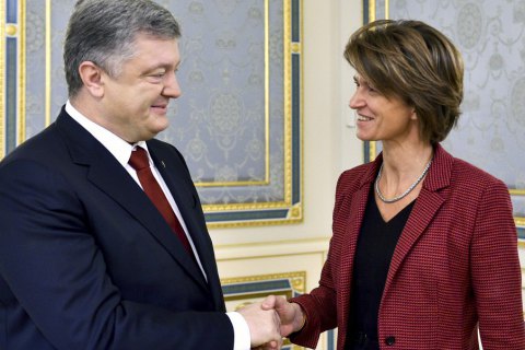 Порошенко обсудил с гендиректором Engie проекты модернизации газовых хранилищ и ГТС Украины