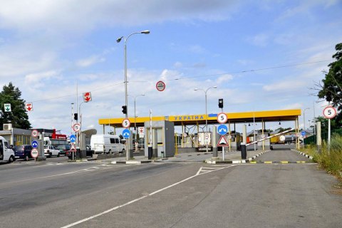 Слідчі ДБР влаштували обшуки на митницях у Західній Україні