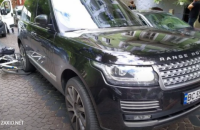 У центрі Львова митник на Range Rover збив поліцейського