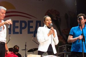 ПР обвинила Королевскую и Газманова в давлении на районную газету 