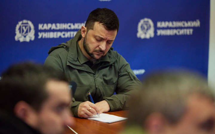 Зеленський: Україні нецікаво стріляти по цивільних у Росії. Далекобійна зброя потрібна, щоб звільнити наші землі від ворога