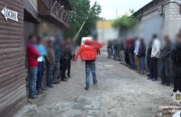 В хостеле у троещинского рынка задержали 98 мигрантов