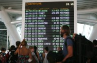 Власти Индонезии отменили около 700 авиарейсов из-за извержения вулкана
