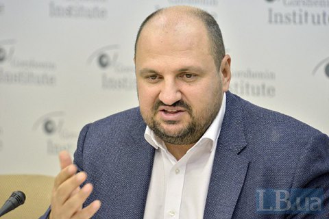 Розенблат заявил, что сдал все свои загранпаспорта