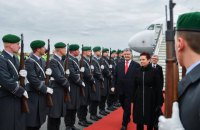 Порошенко прилетел в Германию на встречу с Меркель