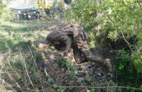Похищенный в Нежине памятник Бернесу нашли в поле за городом