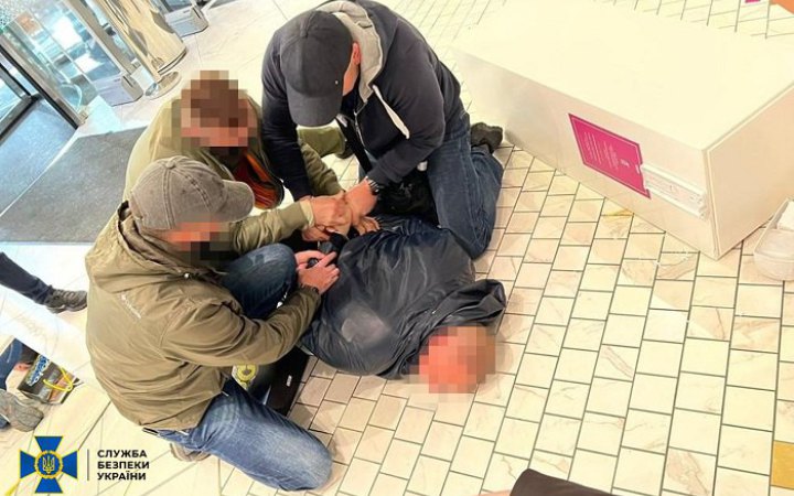 У Києві шахрай за пів мільйона доларів "гарантував" підприємству уникнення санкцій РНБО