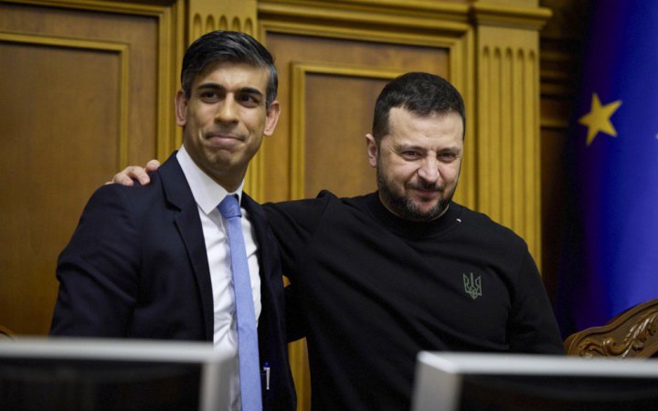 Зеленський провів розмову з прем'єр-міністром Британії Сунаком