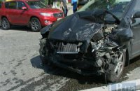 ​В Киеве на улице Киквидзе Skoda влобовую протаранила внедорожник Toyota