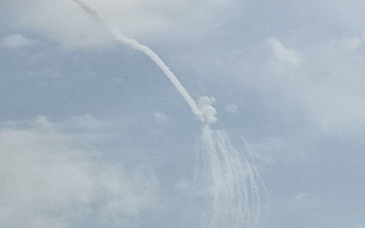 25 апреля оккупанты стреляли ракетами по железной дороге в четырех областях Украины