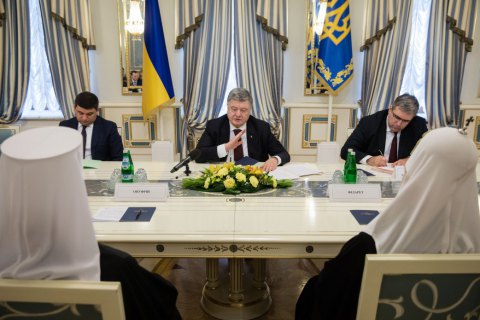 Порошенко освободил религиозные организации от налогов на благотворительность 