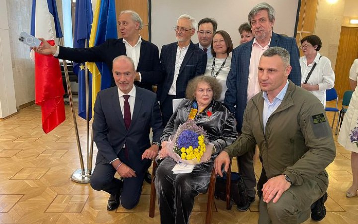 Ліні Костенко вручили Орден Почесного легіону - найвищу нагороду Франції