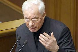 Азаров с порога "наехал" на оппозицию 