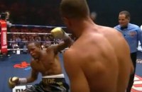Ковалев эффектным нокаутом защитил титул чемпиона в полутяжелом весе