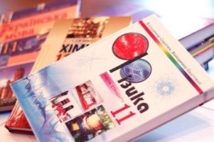 Проблем с учебниками для 11 классов нет, - Табачник