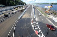 Азаров открыл транспортную развязку у моста Метро 