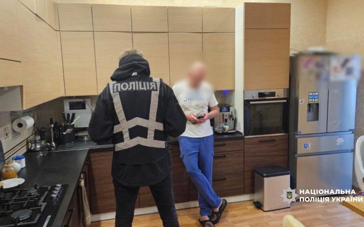 Поліція викрила схему розкрадання коштів, призначених на гуманітарну допомогу: зловмисники придбали авто і квартири