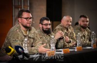 «Тільки офіцер, який ногами пройшов поле бою, знає, з чим зіштовхується солдат»: сім фактів про «Трійку» 