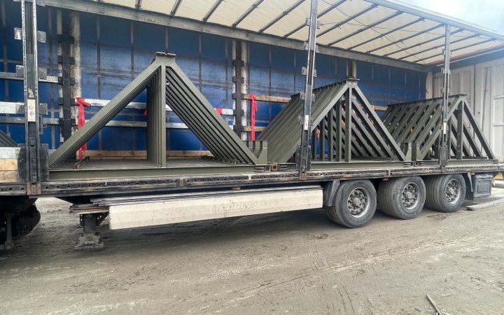 В Україну почала прибувати з Чехії нова партія мостів