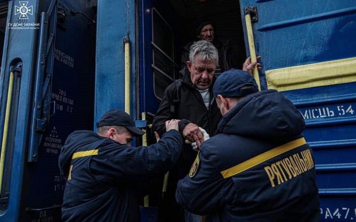 До Тернополя прибув потяг із біженцями з Покровська